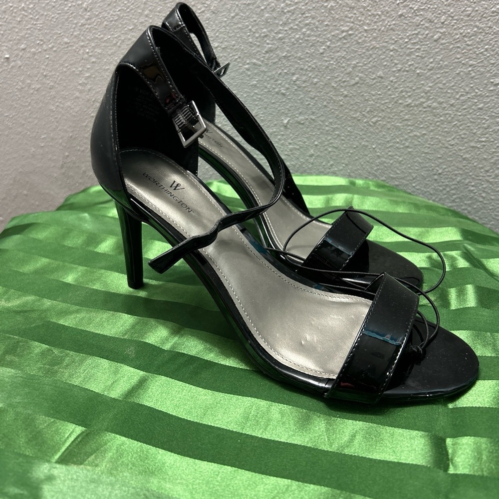 Size 9.5 Worthington black heels